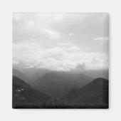 Wolken auf den Hügeln Schwarz-Weiß-Fotografie Magnet (Vorne)