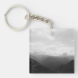 Wolken auf den Hügeln Schwarz-Weiß-Fotografie Schlüsselanhänger