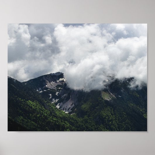 Wolken bedecken Berge Poster (Vorne)