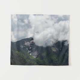 Wolken bedecken Berge Wandteppich