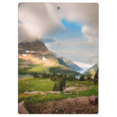 Wolken, die durch Berge fegen Klemmbrett (Rückseite)