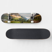 Wolken, die durch Berge fegen Skateboard (Horizontal)