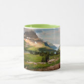 Wolken, die durch Berge fegen Tasse (Zentrum)