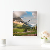 Wolken, die durch Berge wühlen Quadratische Wanduhr (Zuhause)