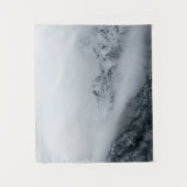 Wolken, die über Berge fließen Wandteppich (Vorderseite)