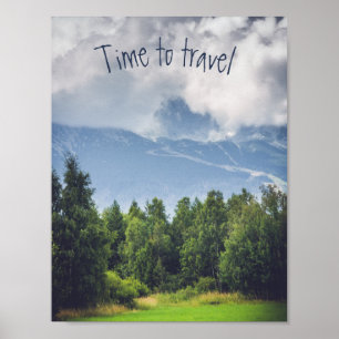 Wolken, die über Berge schwebend, anpassbar Poster