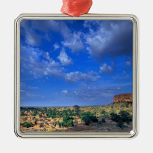 Wolken, die über den Himmel fliegen Ornament Aus Metall