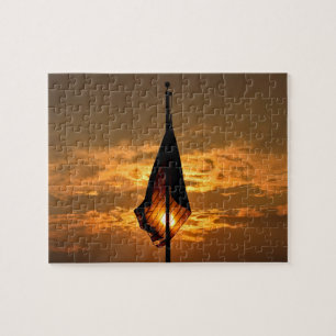 Wolken, Himmel und Flagge bei Sonnenuntergang - 8x Puzzle