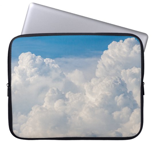 Wolken im Himmel Laptopschutzhülle (Vorderseite)
