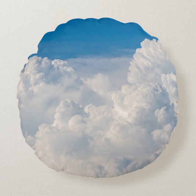 Wolken im Himmel Rundes Kissen (Vorderseite)