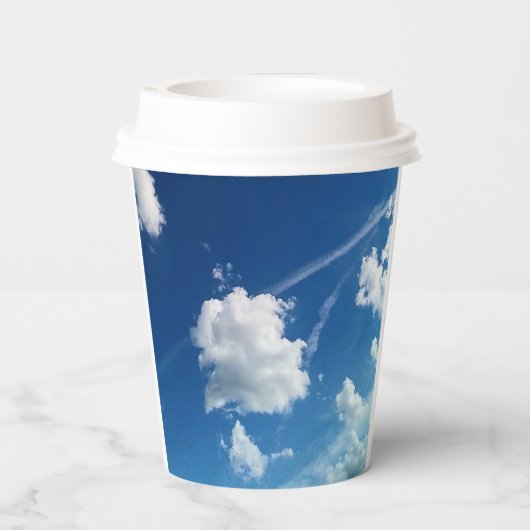 Wolken im Licht Pappbecher (Rückseite)