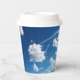 Wolken im Licht Pappbecher
