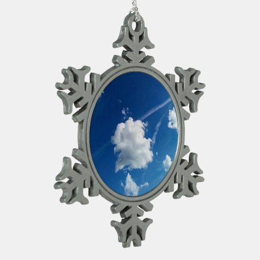 Wolken im Licht Schneeflocken Zinn-Ornament (Links)