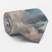 Wolken in einem blauen Himmel Krawatte (Gerollt)