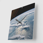 Wolken in Sumatra, Indonesien. Quadratische Wanduhr (Winkel)