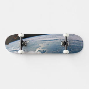 Wolken in Sumatra, Indonesien. Skateboard