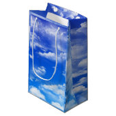Wolken Kleine Geschenktüte (Vorderseite Schrägansicht)