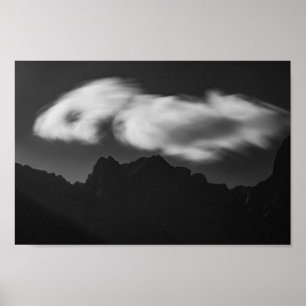 Wolken oberhalb der Silhouette Poster