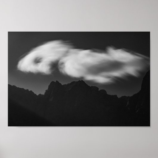 Wolken oberhalb der Silhouette Poster (Vorne)