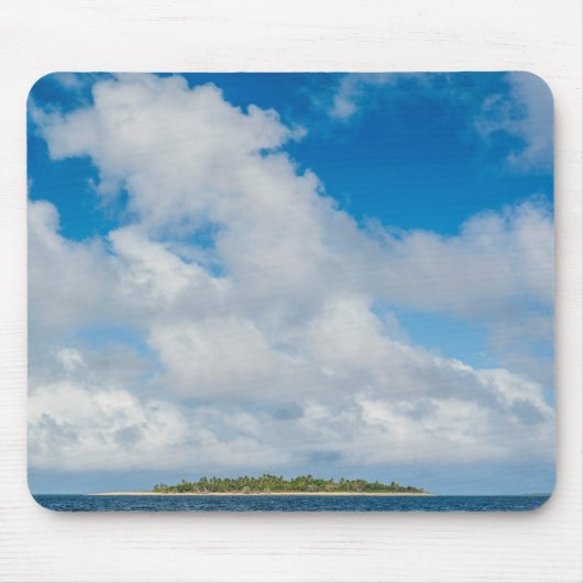 Wolken schweben über kleine Insel Mousepad (Vorne)