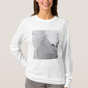 Wolken-Straßen im Labrador-Meer T-Shirt