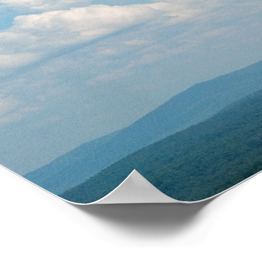 Wolken über Bergen Poster (Ecke)