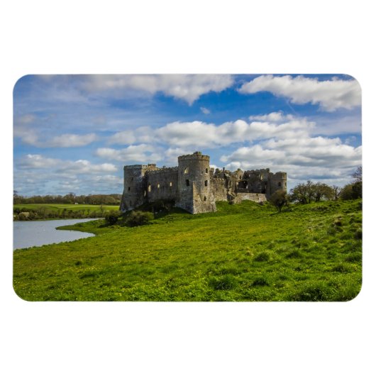 Wolken über Carew Castle Magnet (Horizontal)