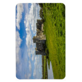 Wolken über Carew Castle Magnet (Vertikal)