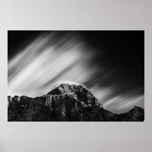 Wolken über dem Berg Mangart Poster (Vorne)