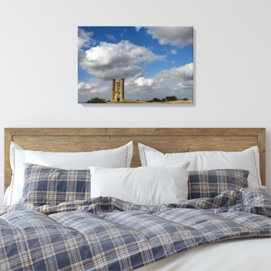 Wolken über dem Broadway Tower, Cotswolds Leinwand (Insitu (Schlafzimmer))
