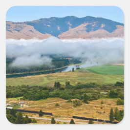 Wolken über dem Flathead River Quadratischer Aufkleber