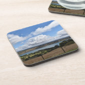 Wolken über dem Gnotuk-See Camperdown-Untersetzer Getränkeuntersetzer (Linke Seite)