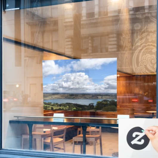 Wolken über dem Gnotuk-See Fensteraufkleber (Café-Fenster)