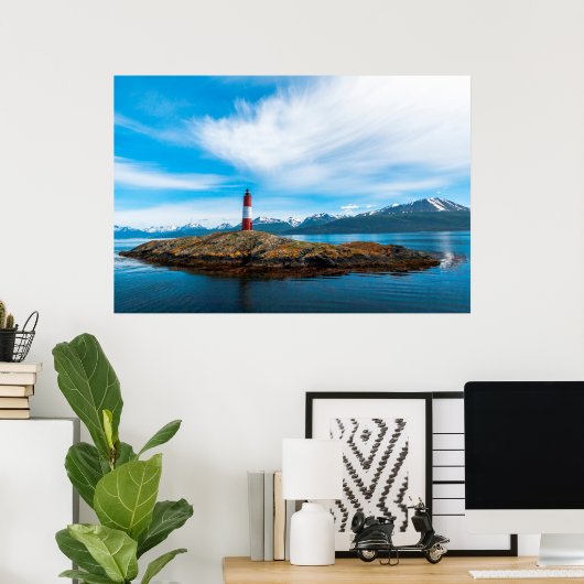 Wolken über dem Leuchtturm in der Nähe von Ushuaia Poster (Heimbüro)