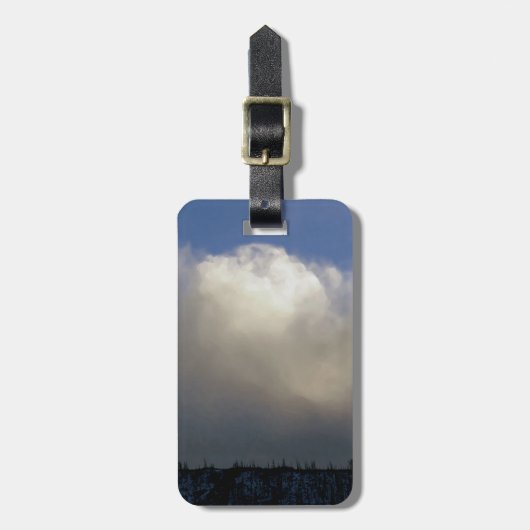 Wolken über dem Rücken Gepäckanhänger (Vorderseite vertikal)