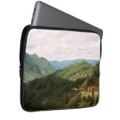 Wolken über dem Tal...... Laptopschutzhülle (Vorne Rechts)