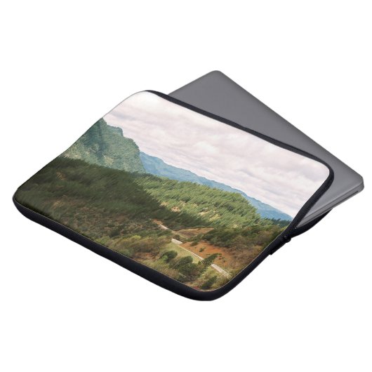 Wolken über dem Tal...... Laptopschutzhülle (Vorne Oben)