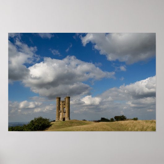 Wolken über den Broadway Tower im Cotswolds-Poster Poster (Vorne)