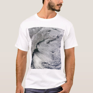 Wolken über den Himmeln des Nordatlantiks T-Shirt