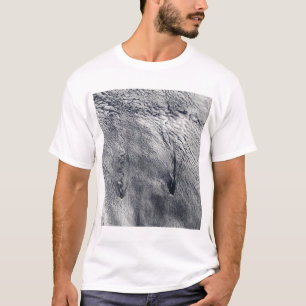 Wolken über den Inseln Juans Fernandez T-Shirt