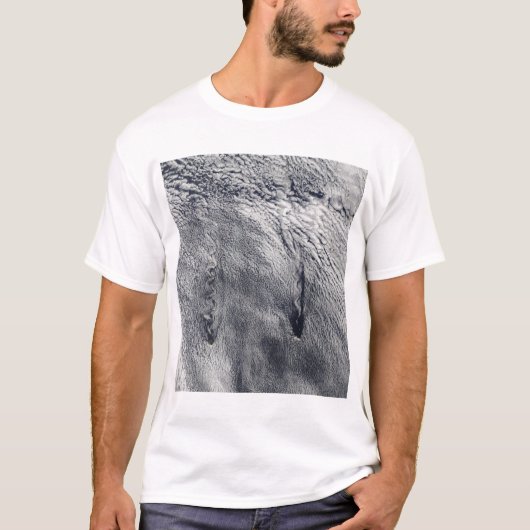Wolken über den Juan Fernandez Inseln T-Shirt (Vorderseite)