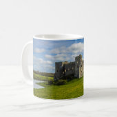 Wolken über der Burg Carew Kaffeetasse (Vorderseite Links)