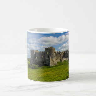 Wolken über der Burg Carew Kaffeetasse