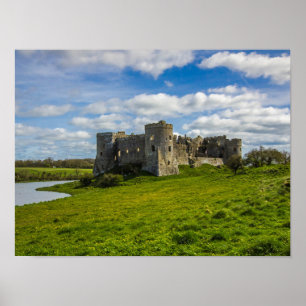 Wolken über der Burg Carew Poster