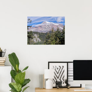 Wolken über Mount Rainier - Landschaftspanorama Poster