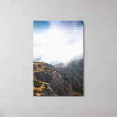 Wolken überrollen Berge Leinwanddruck (Vorderseite)