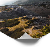 Wolken überrollen Berge Poster (Ecke)