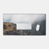 Wolken überrollen Berge Schreibtischunterlage (Tastatur & Maus)
