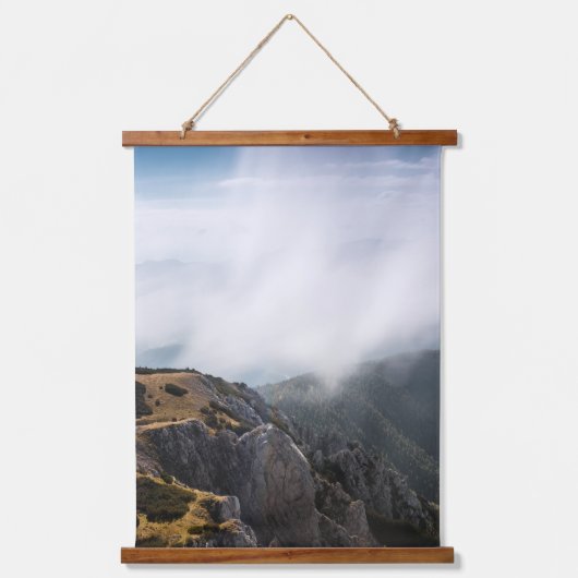 Wolken überrollen Berge Wandteppich Mit Holzrahmen (Vorderseite)