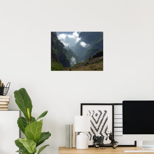 Wolken und Gebirgsposter Poster (Heimbüro)